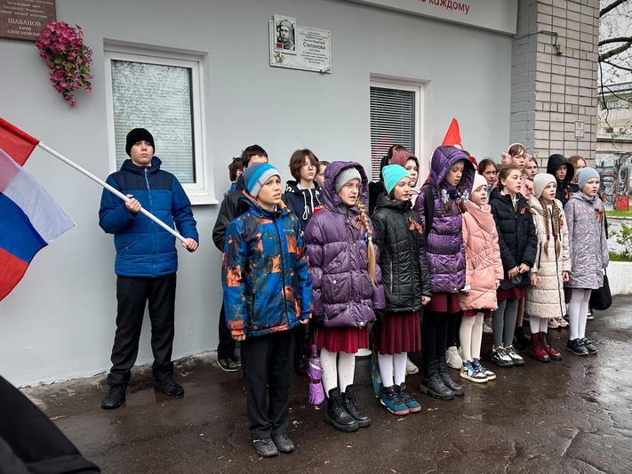 Учащиеся школы под руководством Байковой Н.В. провели торжественное открытие мемориальной доски на улице, носящей имя Арсения Ивановича Степанова